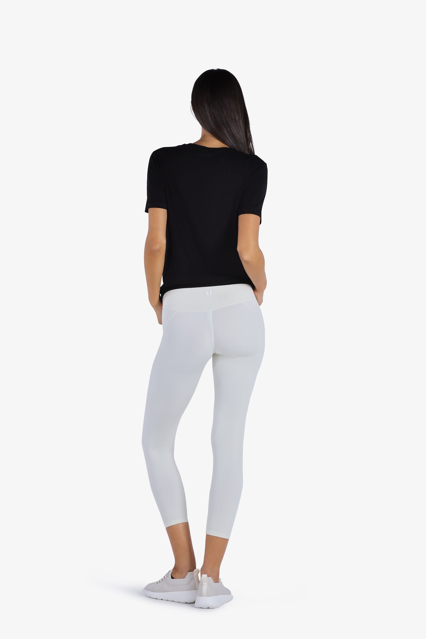 YesEco Women’s Black Round Neck T-Shirt – Effortless Elegance & Comfort